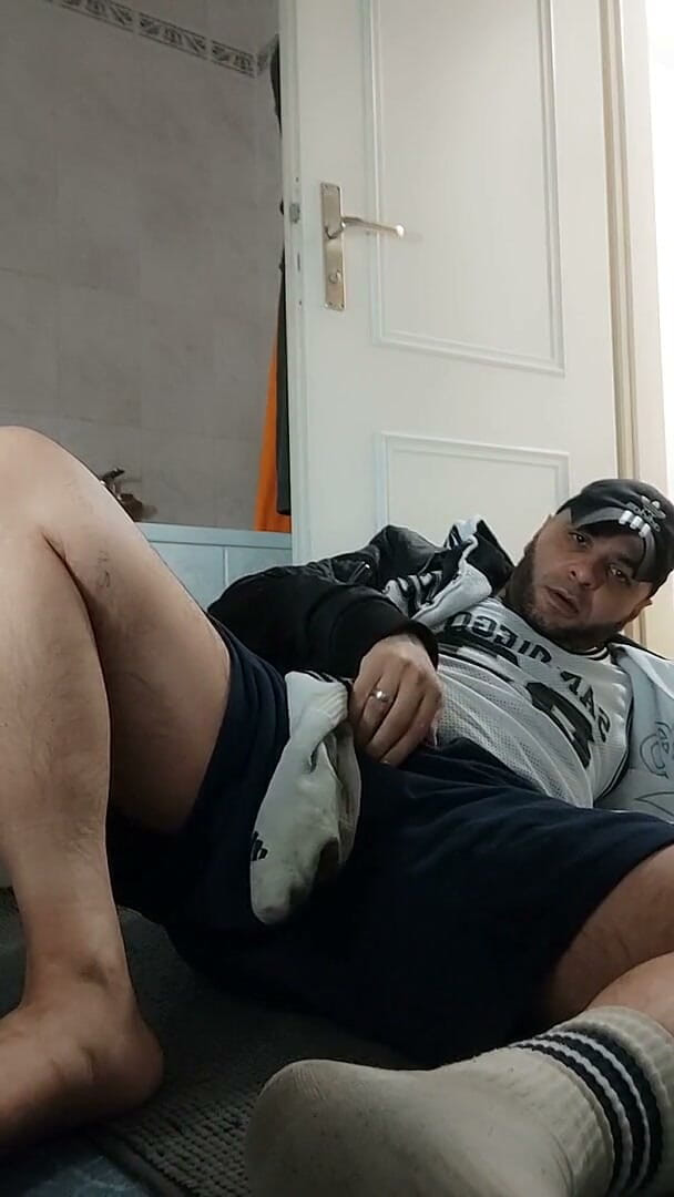SmokedAlloy2: لعب متسخ في الحمام مع الجوارب والأقدام