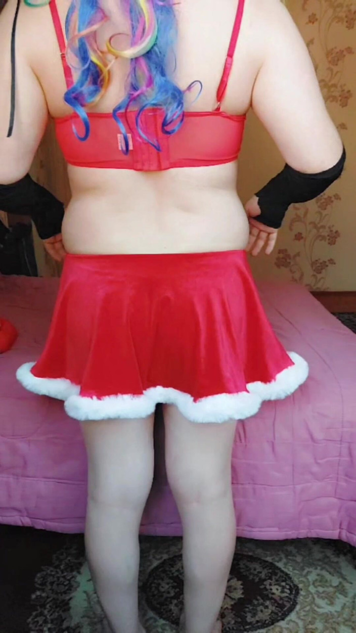 Kitty_Cross: Si cewek pemandu sorak dengan pantat bahenol lagi asik goyangin...