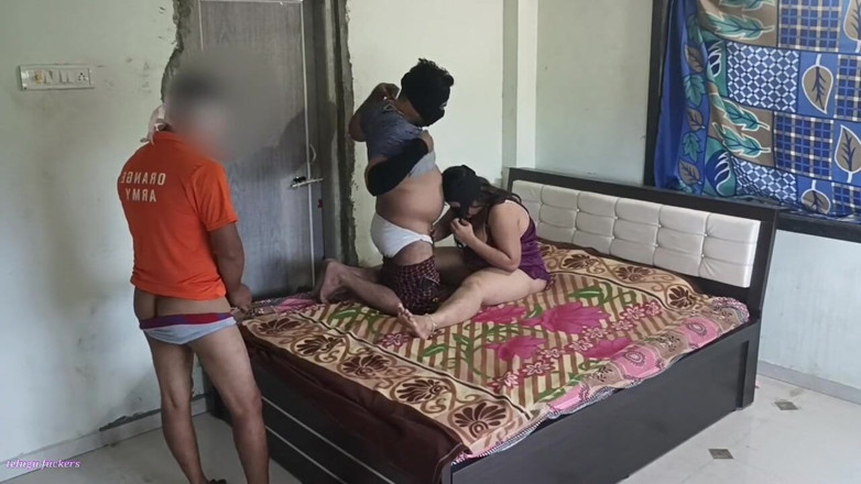 Telugu-fuckers: テルグ語の離婚熟女は一度に2つのペニスを取る