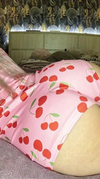 젖탱이를 빨아