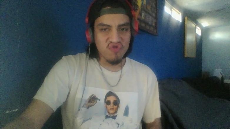 AlexAlejandro13: Bonjour le matin en jetant du lait