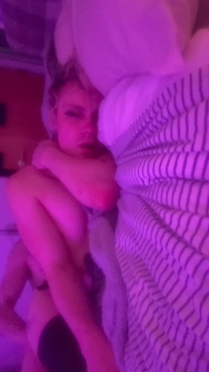 Kali TGirl: Kalitgirl allevata dal fratellastro