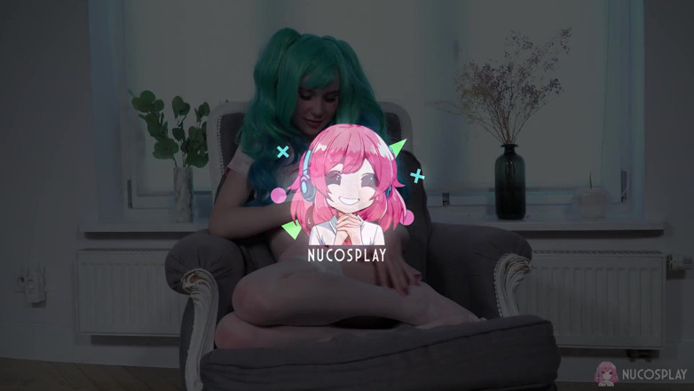 Nu Cosplay: Leyla lure è una troia hentai dai capelli blu arrapata