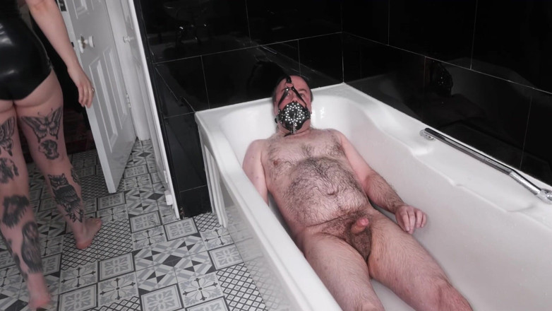 Domestic femdom: Party Piss Slampa
