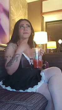 Petite latina comendo buceta e boquetes