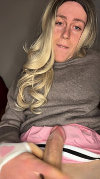 Une Douce Trans De 18 Ans Se Masturbe Dans Le Cul