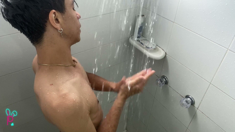 Isak pervert: Hot Young Man Dances in His Room and Moves His...