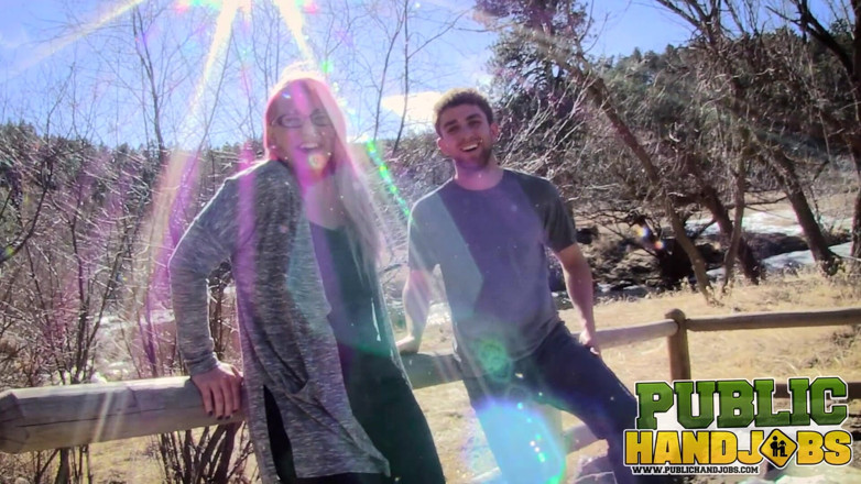 Public Handjobs: Punhetas vickie valencort em carro