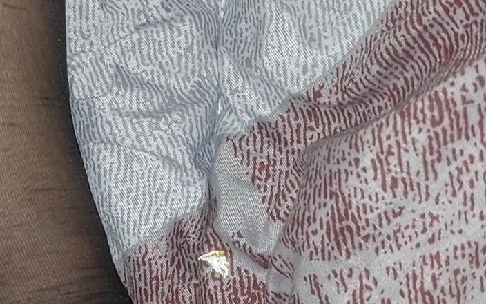 Malin: İç çamaşırı giymeyi ve sikişmeyi seviyorum