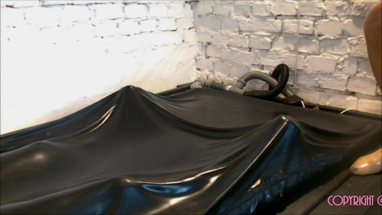Domina Lady Vampira - SM Studio Femdom Empire: Fetishgirls play together 1/2