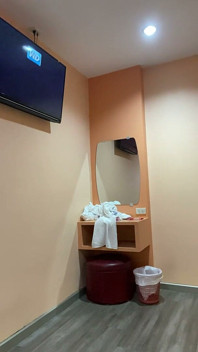 After Finishing the Merit Ceremony, Let's Go to the Hotel.