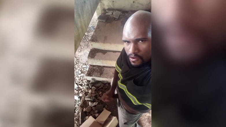 TheBlacKHunterr: На лестнице здания удар