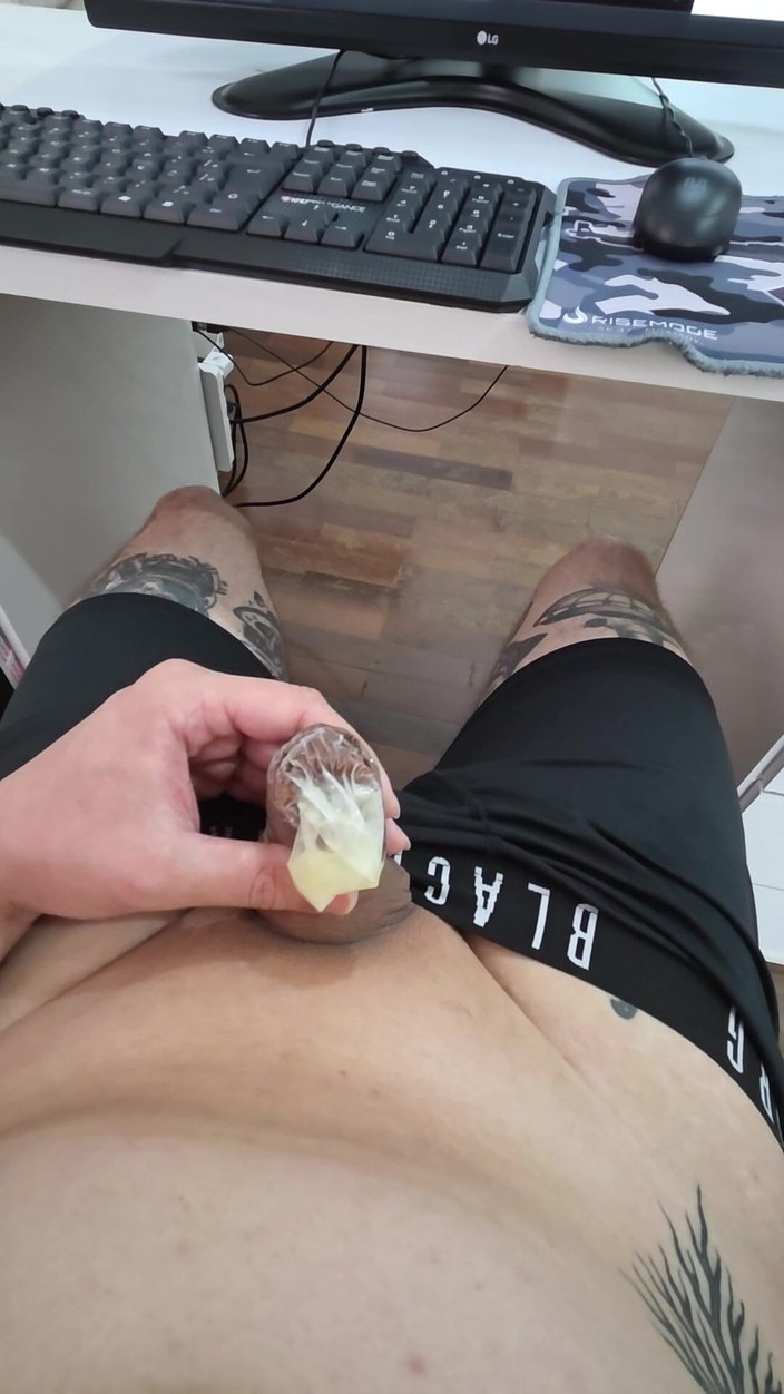 Lkdick8: Saya mengisi kondom dengan susu