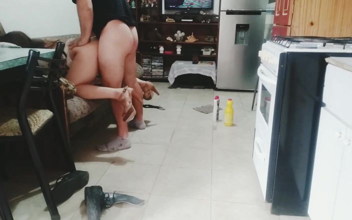 Activecouplearg: Seksi hizmetçi patronuyla sikişiyor ve sonunda dölle kaplanıyor