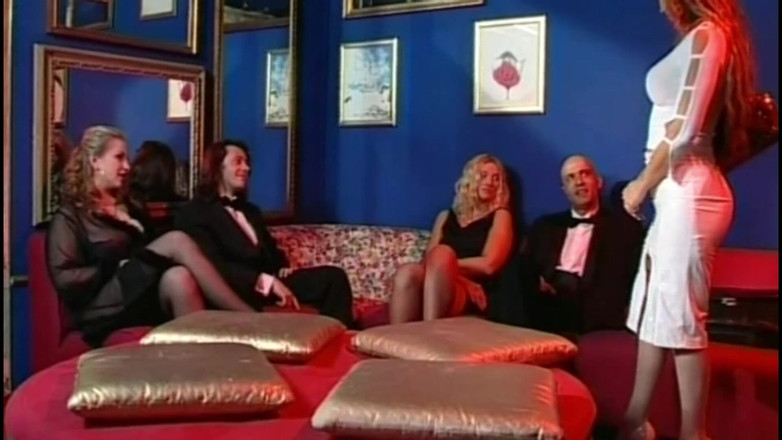 Inthe MILF room: Italian Orgy: 1 MILF, 2 Sluts and 2 Studs