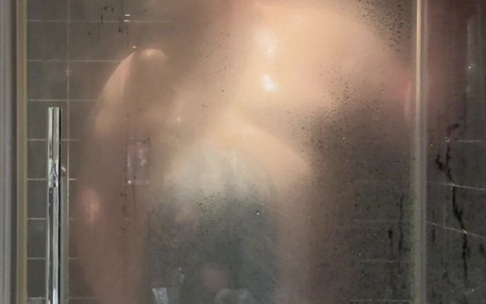 BigBearFrankfurt: Masturbasi di kamar mandi