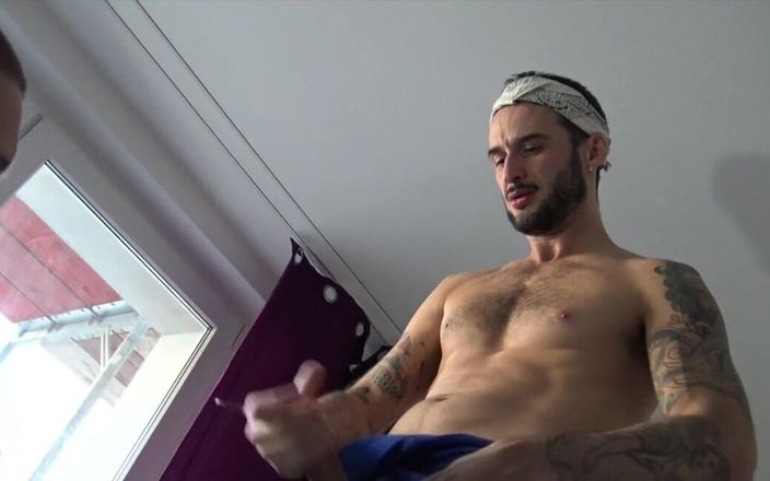 Crunch French bareback porn: 2801 sürtük issak rion heteroseksüel işçi tarafından çok seksi sikiliyor
