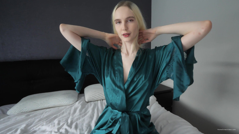 Homegrown Video: Nalévá mrdku z její kundičky