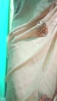 Travestito gay indiano che travestito in setoso Saree con Heavy Jwellery vero sesso fatto in casa