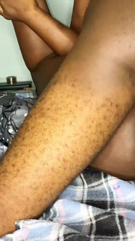 我喜欢给我的男人口交并骑乘他的大黑屌