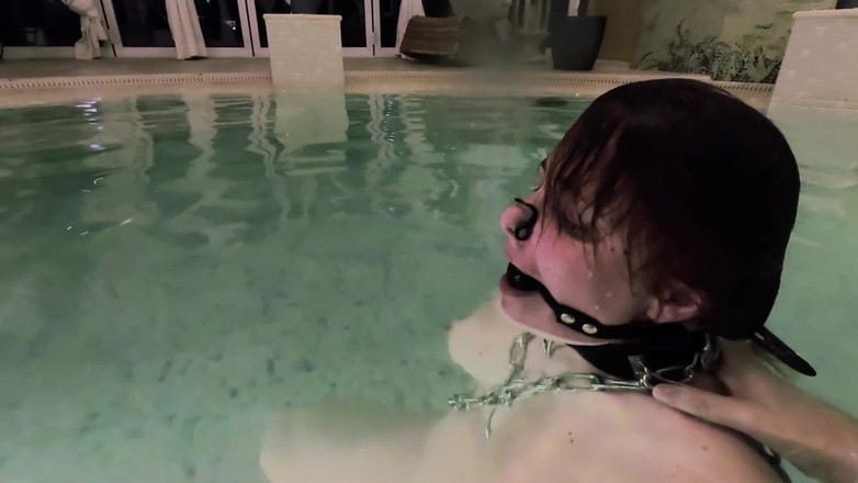 Elena917: 水下束缚惩罚