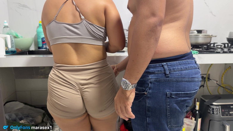 Pronoia Mey: Mature Stepmom of Grnan Ass Very Horny in the Kitchen