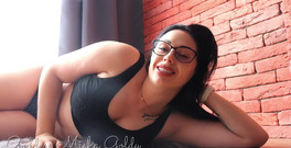 Goddess Misha Goldy: Tvůj penis je tak ubohý a drobný. Tohle je ta...