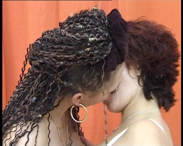 YOUR FIRST PORN: Сандра і Жаклін засунути в мене всю руку, ти свиня