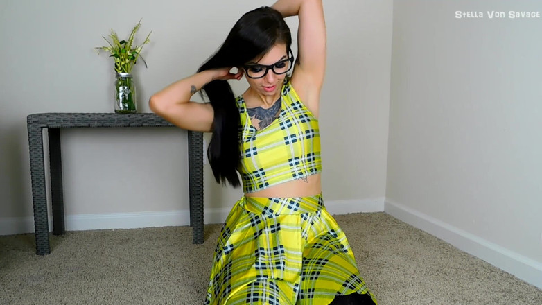 Stella Von Savage: Спокуса під стрижкою, інструкція з дрочки - фантазія гоління голови