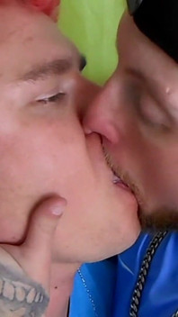 Gay panas berciuman dengan jc & leo