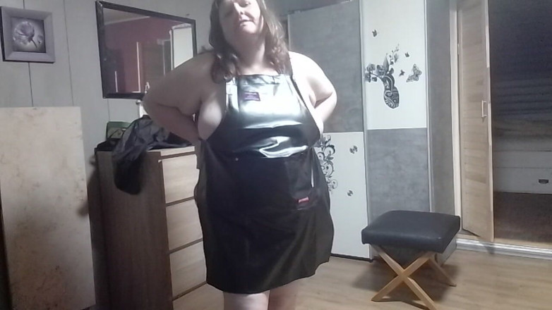 tammara big: Black Lacquer Apron