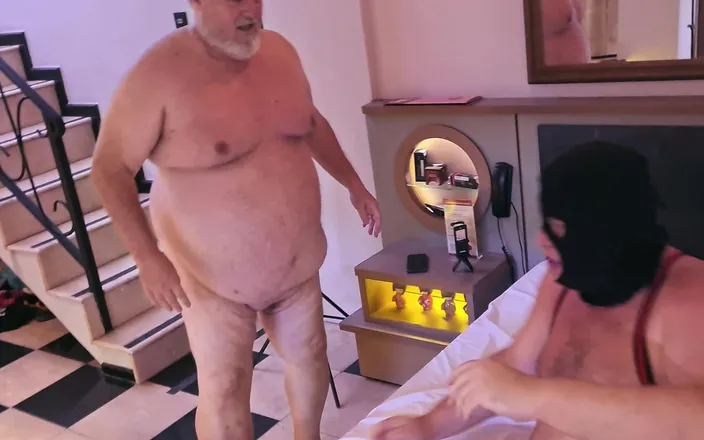 Combat and fetish: Big Chubby Vs Bear, Who Will Win This Sensual Fight?