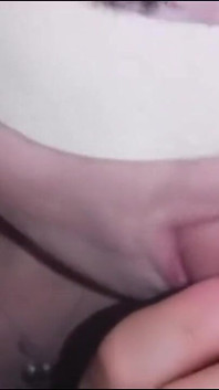 Blowjob sensual yang cantik daripada jiran di tandas