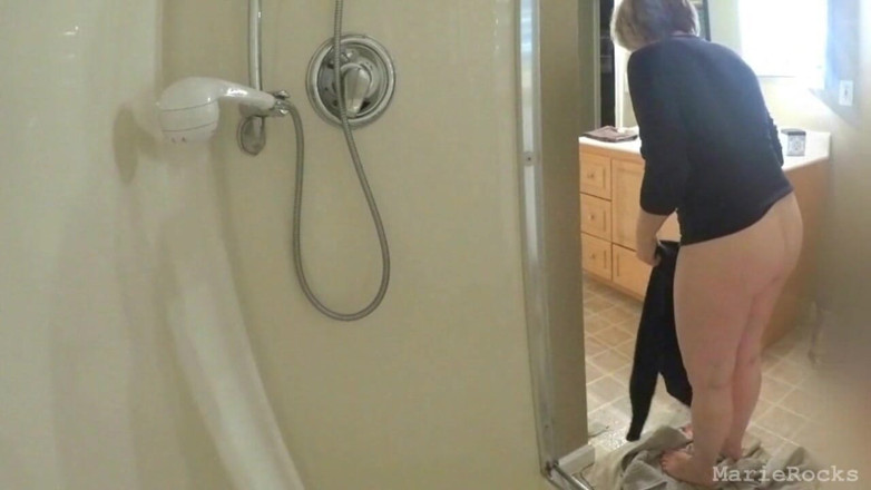MarieRocks: 60+ GILF has a clean shower and a clean pussy,...