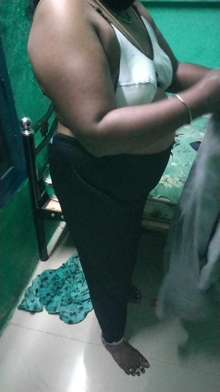 Tamil lesbian: हॉट सेक्स पहनी पोशाक