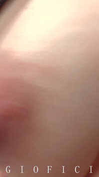 Se rimango casta non significa che mi filmi nudo e chiedi di fare pompini