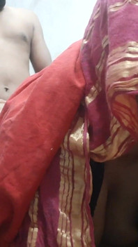 Une bhabhi desi couche avec son beau-père dans des vidéos porno