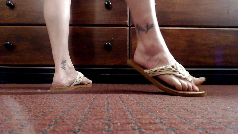 Abby Anna: 스탠딩 레더 플립플롭스 슈플레이