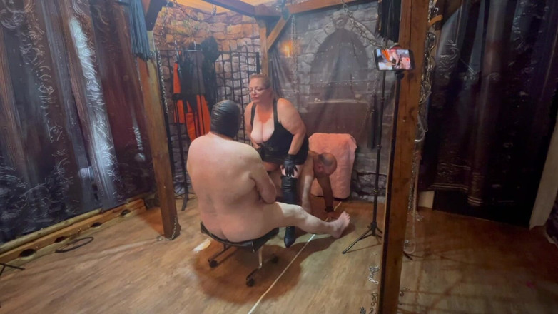 Lanista_Bear: ตอนที่ 1: - Booboo เป็นที่นั่งของ Domina ในขณะที่ตัวป้อนด้านล่างป้อนเธอ