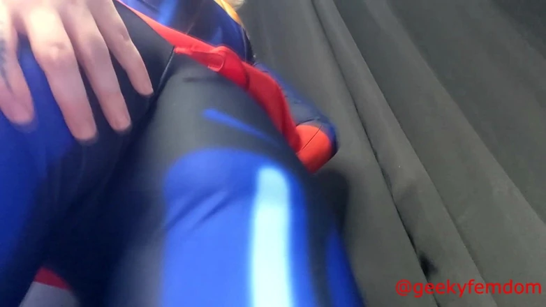 Geeky Femdom: Captain Marvel thống trị tình dục Bucky
