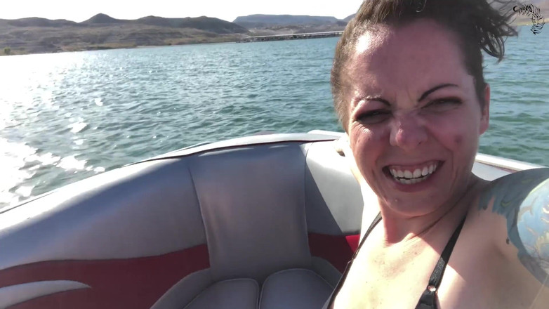 Nikki's Fetishes: 船の上のベリーワーシップ