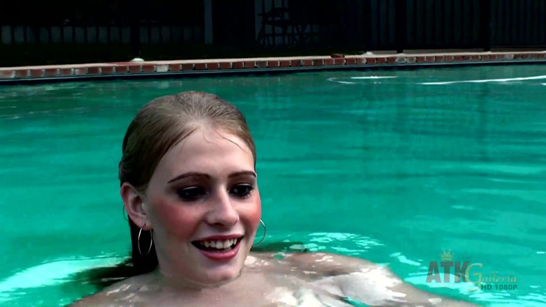 ATKIngdom Fans: Alli jumps into the pool naked while chatting