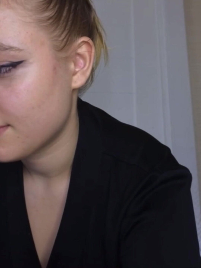 JuiceLussie: İlk kez anal parmaklama