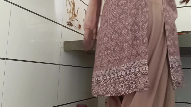 Bhabhi UP: Fun avec bhabhi ji dans la cuisine