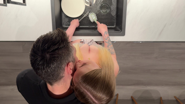 Christian Hearts: Pareja amateur teniendo sexo en la cocina