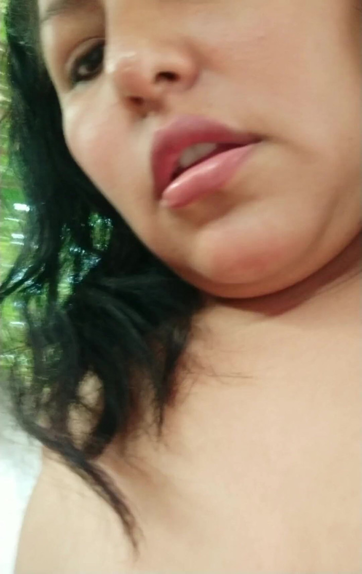 Carla Villalobos: 已婚出轨婊子喜欢在自慰时洗澡和撒尿