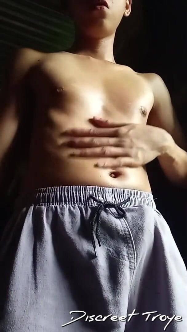 Troye_AsianPinoy: Zobacz, jak gram blisko mój sutek i Veiny Cock podczas...
