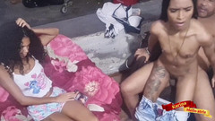 Karinamello: Starý muž dokáže mít sex se svými dvěma nevlastními dcerami...