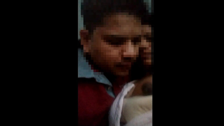 Popmini: 新婚角質Bhabiを示す彼女のおっぱいのための弄ハード