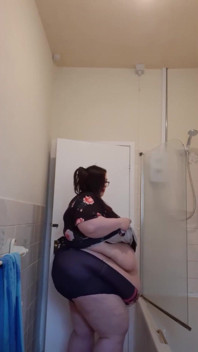 SSBBW Teases before shower